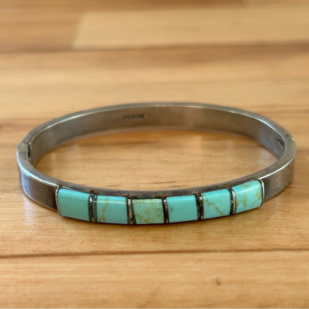 Turquoise Inlay Hinged Bangle 7 Inch Bracelet